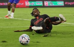 Soccer-Leao bids emotional farewell to Milan amid reports of Galatasaray switch