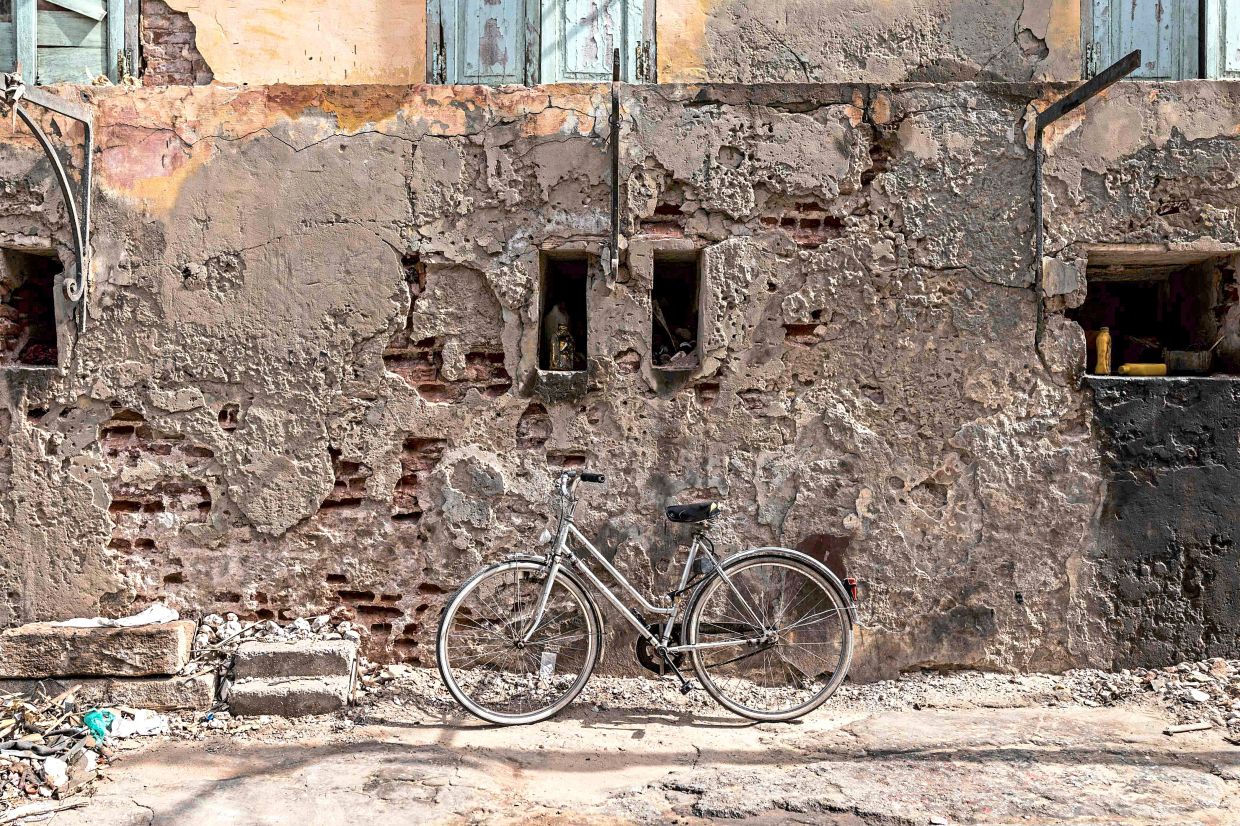 A bicycle parked in front of an old depot from the Maurel and Prom building that used to detain enslaved people in Saint-Louis.