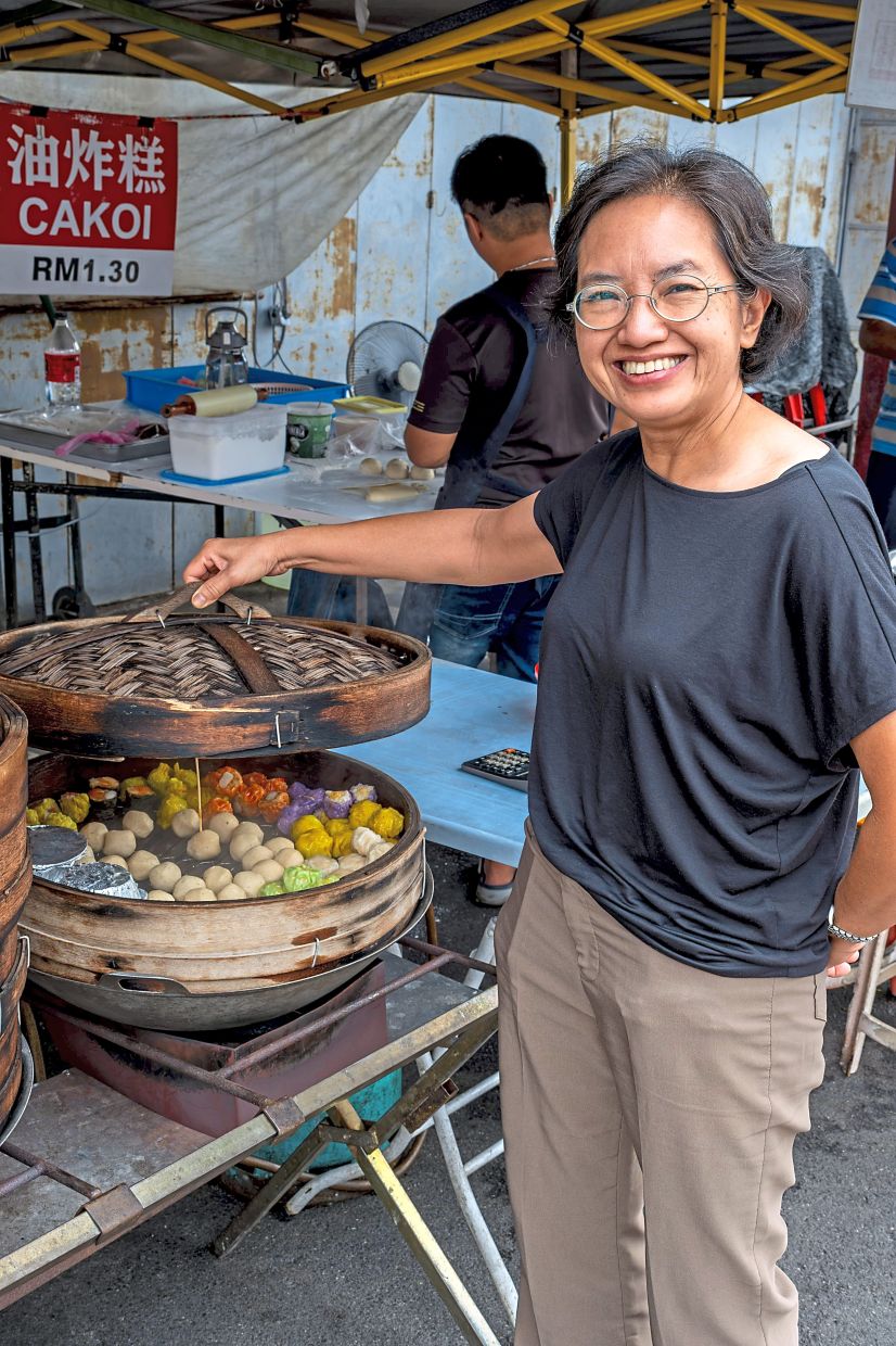 This stall at Jalan Pasar in Lunas is famous for its delectable dim sum choices.