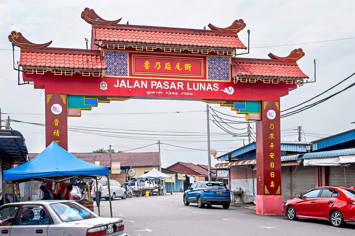 The imposing Jalan Pasar Lunas arch was built in 2018.