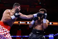 Boxing-Hrgovic storms back to defeat Itauma for IBF heavyweight title