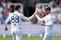 Cricket-England trounce Pakistan by 194 runs to wrap up series