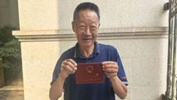 Chinese man reunites with family after 25 years in total isolation to honour a promise
