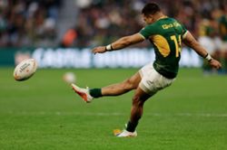 Rugby-Kolisi, Kolbe lead South Africa to 33-26 second test win over New Zealand