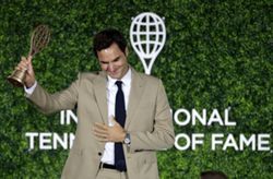 Tennis-Emotional Federer full of love and gratitude at Hall of Fame induction
