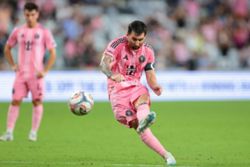 Soccer-'Words simply fall short': Inter Miami interim coach marvels at Messi masterclass