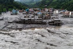 Nepal-Tibet death toll 750 from Himalayan flood, 3,000 missing