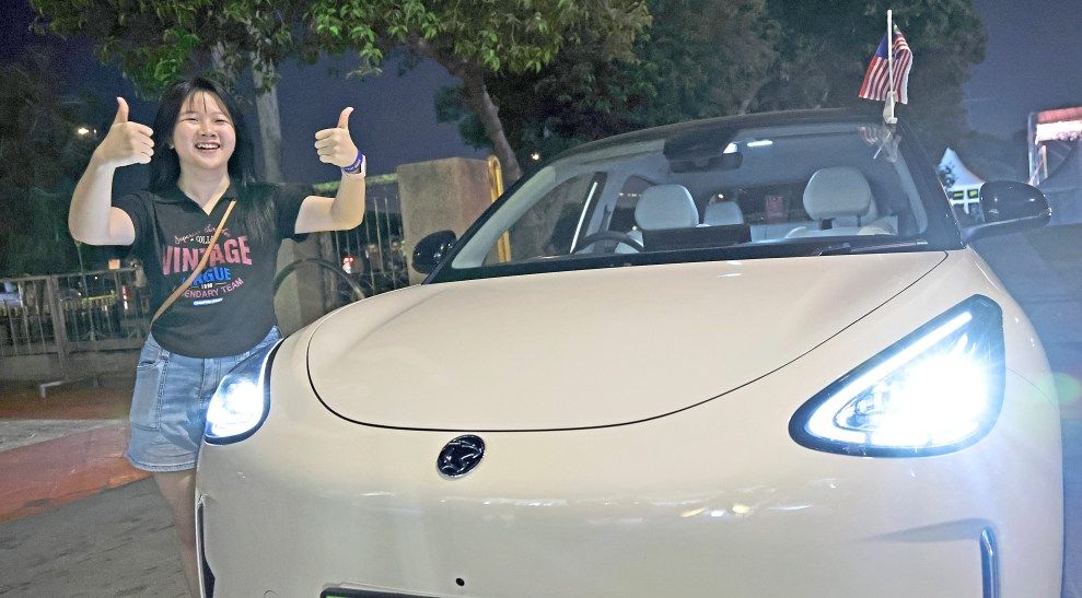 Chua with her grand prize of electric car.( August 23, 2026 ) — LIM BENG TATT/The Star