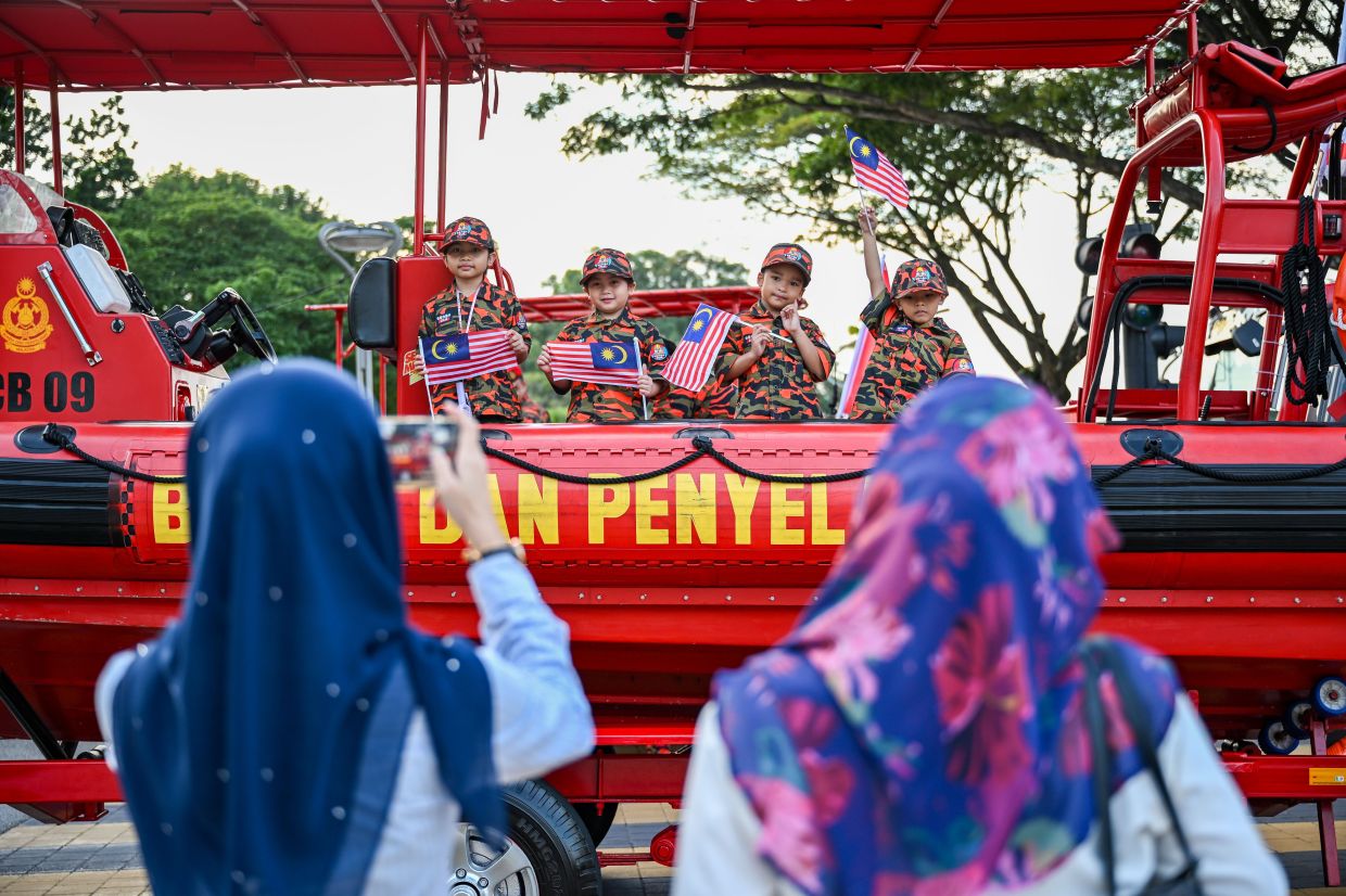 National Day: Abang and Akak Bomba live up to their billing as crowd favourites once again