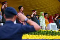 More than 30,000 throng Negri National Day celebration