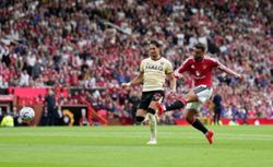 Soccer-Assist king Fernandes turns from provider to predator in Man United romp