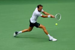Tennis-Drama-free Medvedev eases into US Open second round