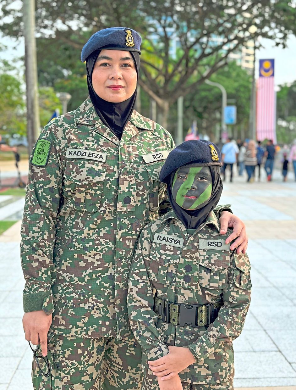 Tomorrow’s patriots: Kadzleeza and her daughter Raisyah at the parade.