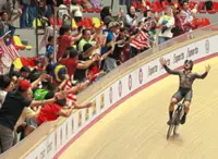 Ride on to LA, Azizul