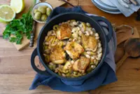 One pot, all of Sicily: Chicken thighs with rice, olives and capers
