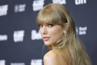 Taylor Swift donates over RM200,000 to heroic mum who nearly died helping teens