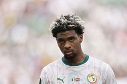 Soccer-Senegal forward Mbaye joins Aston Villa from PSG