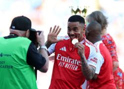 Soccer-Barcelona sign Brazilian striker Jesus from Arsenal