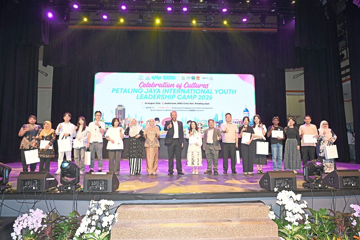Mohd Yazid (centre) with participants of Petaling Jaya International Youth Leadership Camp.