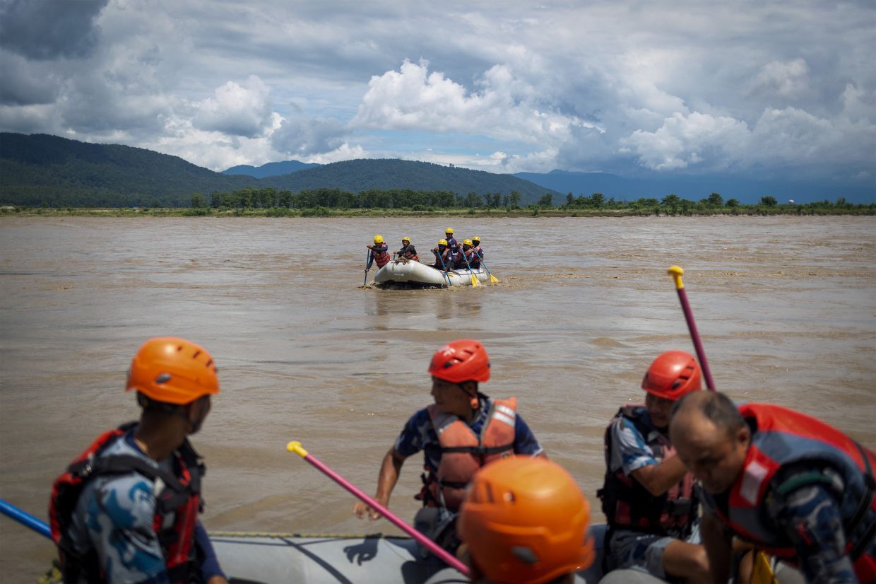 China-Nepal flood toll tops 1,000 as tunnel rescue offers last hope