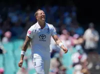 Cricket-England drop fast bowler Carse for final Pakistan test