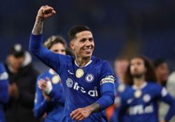 Soccer-Man City agree to sign Fernandez from Chelsea for British record fee - reports
