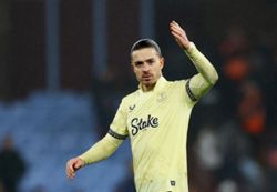 Soccer-Grealish returns to Everton on loan from Manchester City