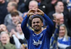 Soccer-Premier League clubs smash summer transfer spending record