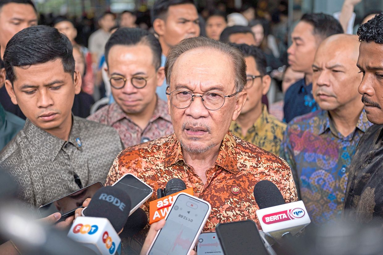 Anwar urges US, Iran to halt escalation