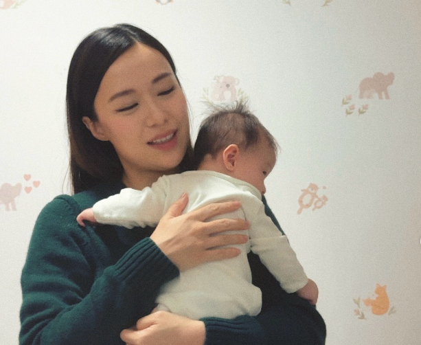 新加坡女演员林慧玲 (Rebecca Lim) 坦言产后身材焦虑