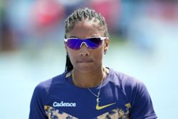 Athletics-Car crash leaves Davis-Woodhall facing late decision on Budapest event