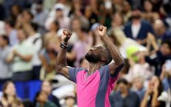 Tennis-Tiafoe reaches US Open third round with straight-sets win over Sakamoto