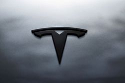France starts tests on Tesla's self-driving tech
