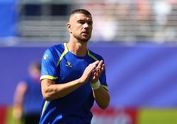 Soccer-Bosnia's Dzeko to end international career after Sweden game next month