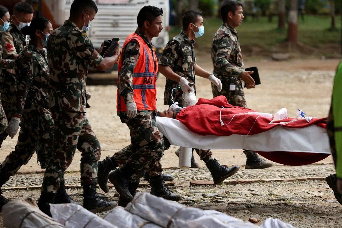 Sanjay Sah, a survivor rescued from a tunnel of the Upper Trishuli 3A hydropower project nine days after the deadly flash floods and a mudslide, is being carried to be air lifted to Kathmandu from an army base in Nuwakot, Nepal, September 4, 2026. - Photo: Reuters