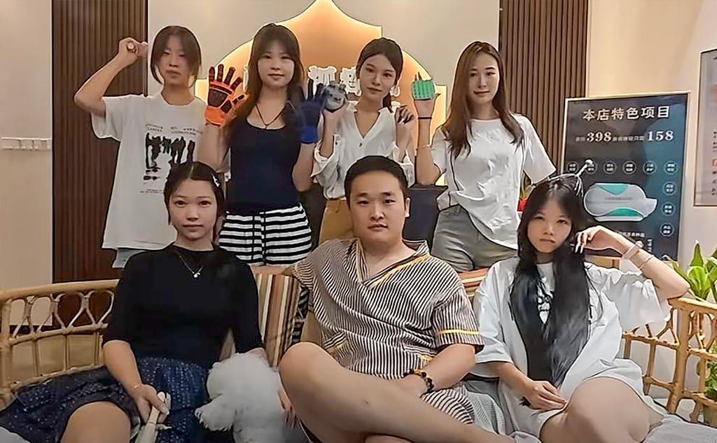 Posing with his all-female staff, Zhang shared that his idea was inspired by a cherished childhood memory of his father gently scratching his back to help him drift off to sleep. - Photo: Douyin