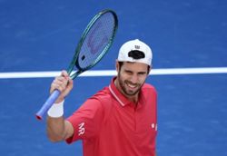 Tennis-Khachanov upsets Auger-Aliassime to reach US Open third round