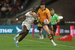 Rugby-New front row and centre pairing as Australia strengthen side