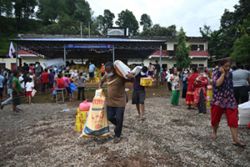 Vast aid challenge after 'Himalayan tsunami' devastates Nepal