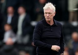 Soccer-Moyes laments Everton's 'real small squad' after frustrating transfer window