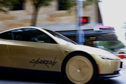 Analysis-Musk pushes regulatory limits with Tesla's Cybercab robotaxi service