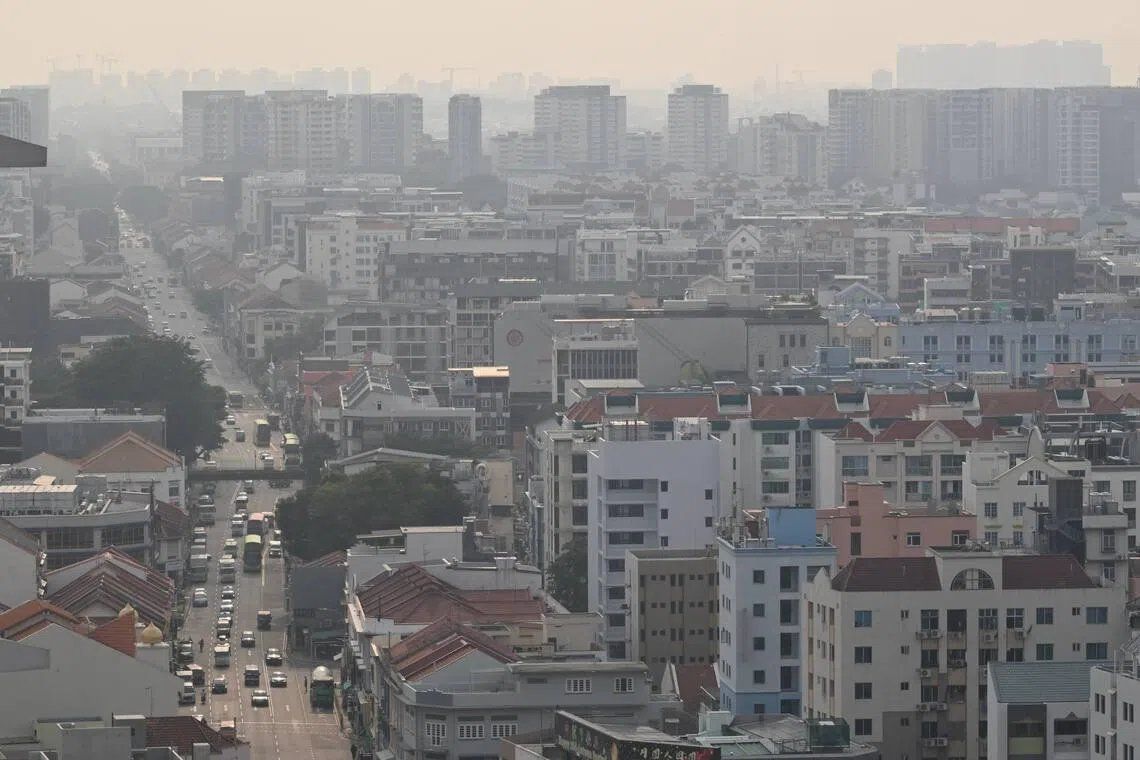 Air in central Singapore remains unhealthy, PSI in western and eastern regions dip to moderate