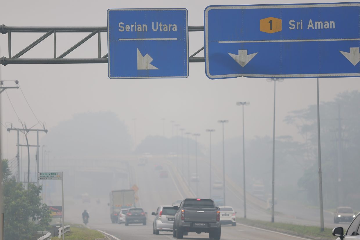 Work continues in Serian under strict precautionary rules amid hazardous haze emergency