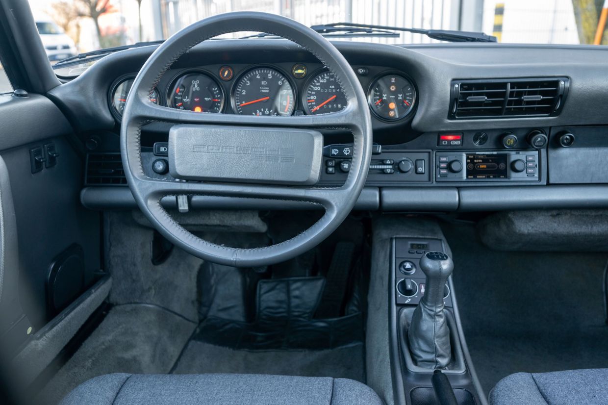 No drop-down digital menus here: The 959’s cockpit has a simple and highly functional design. — Deniz Calagan/Porsche/dpa