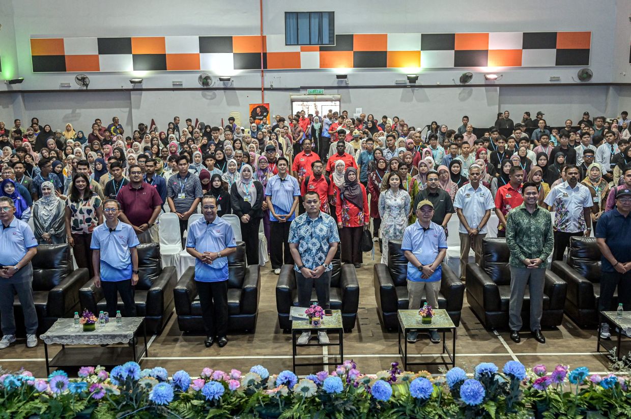 308 Sungai Buloh students receive RM113,500 in higher education aid