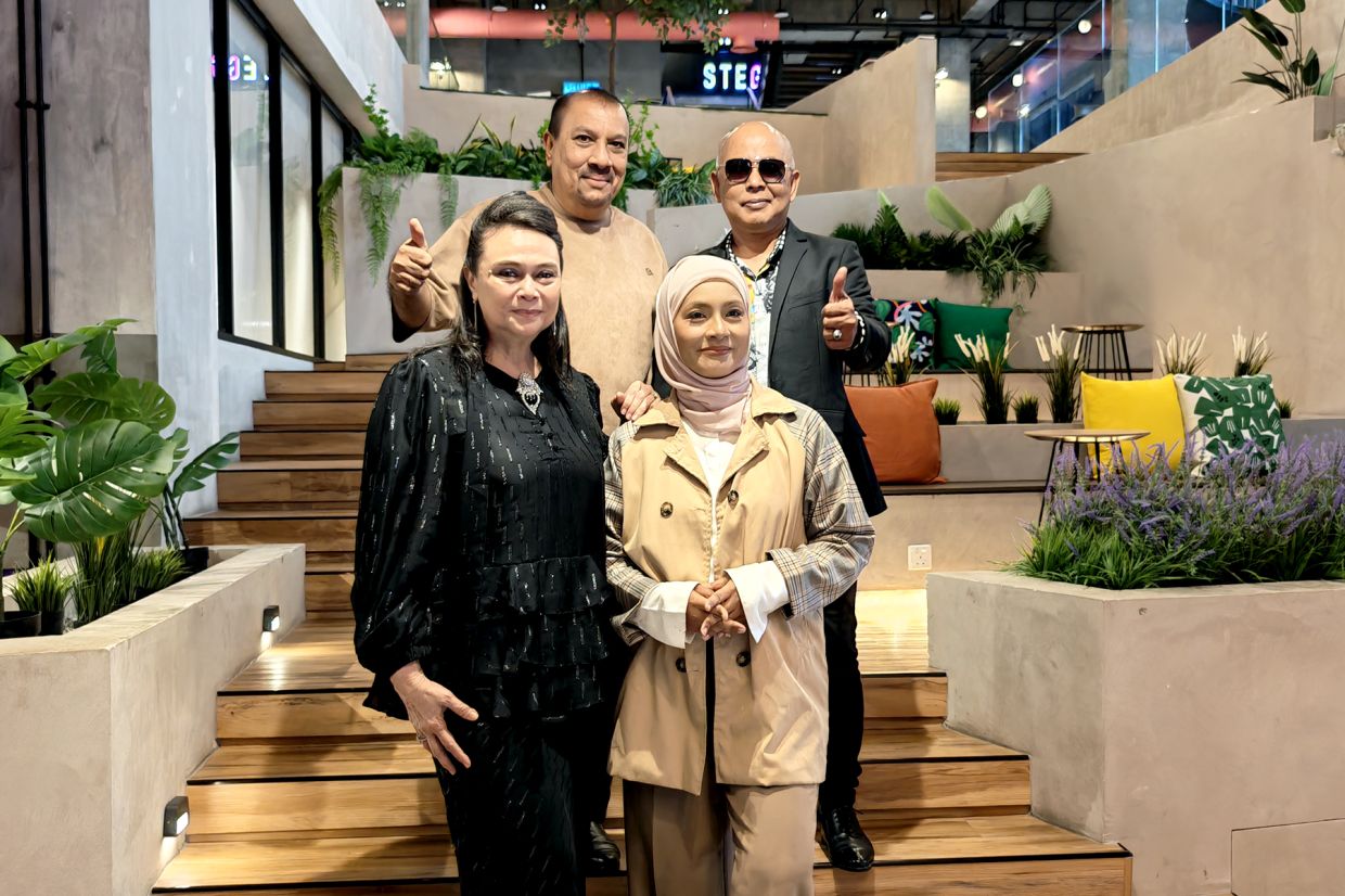 马来西亚超级天后卡迪贾·易卜拉欣 (Khadijah Ibrahim) 与朋友在 Steg Hotel 与粉丝一起庆祝马来西亚日