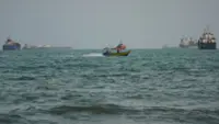 US military hits Iranian oil tankers after saying Navy warships were targeted with missiles