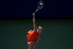 Tennis-Sabalenka interrupts US Open match over cannabis smell