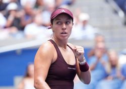 Tennis-Pegula overcomes Fernandez to return to US Open fourth round