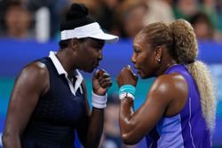Tennis-Pegula fights through, Sabalenka cruises as US Open awaits Williams sisters' return